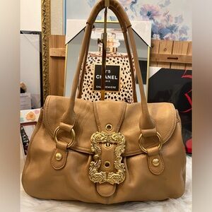 💜B. Makowsky Leather Handbag with Gold Buckle